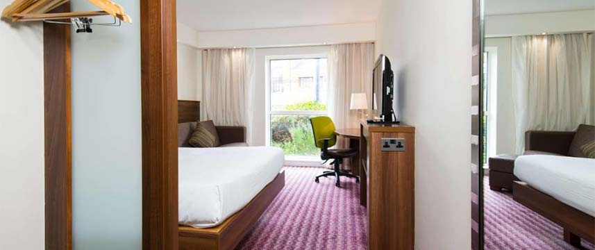 Hampton by Hilton Birmingham Jewellery  Quarter Guest Room